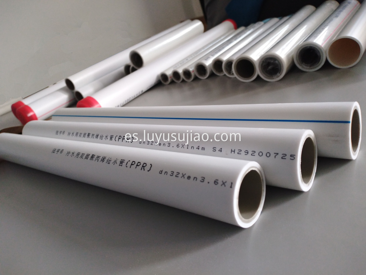 Tubería de suministro de agua doméstica Household water supply pipe